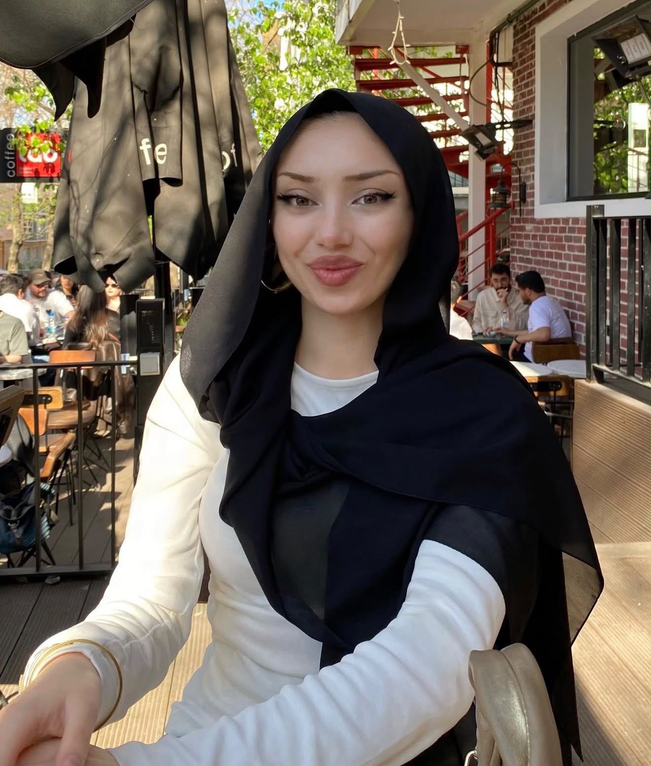 Cumhuriyet Güzel Bir Gelecek Escort Bayan Alara