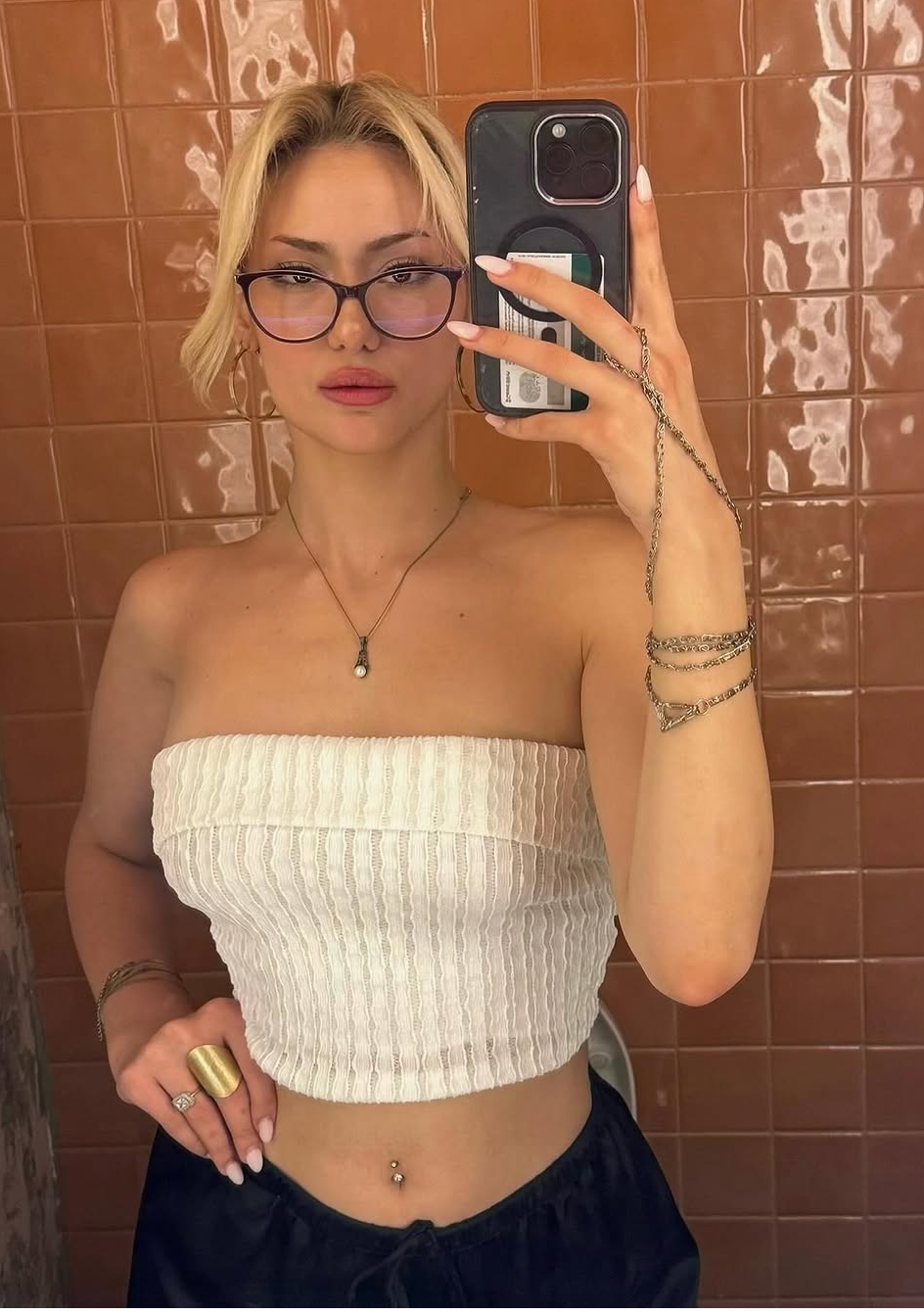 Değerli Güzel Gülüşlü Partner Bayan Escort Beyza
