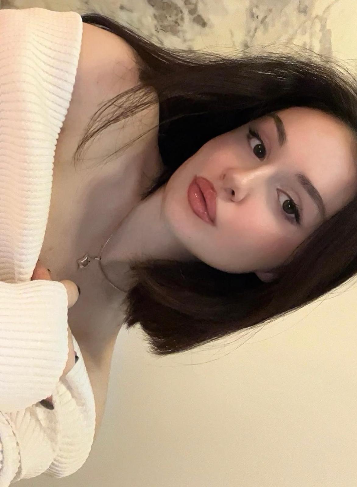 Tatlı Gerçekten Duygusal Kadın Escort Eylül